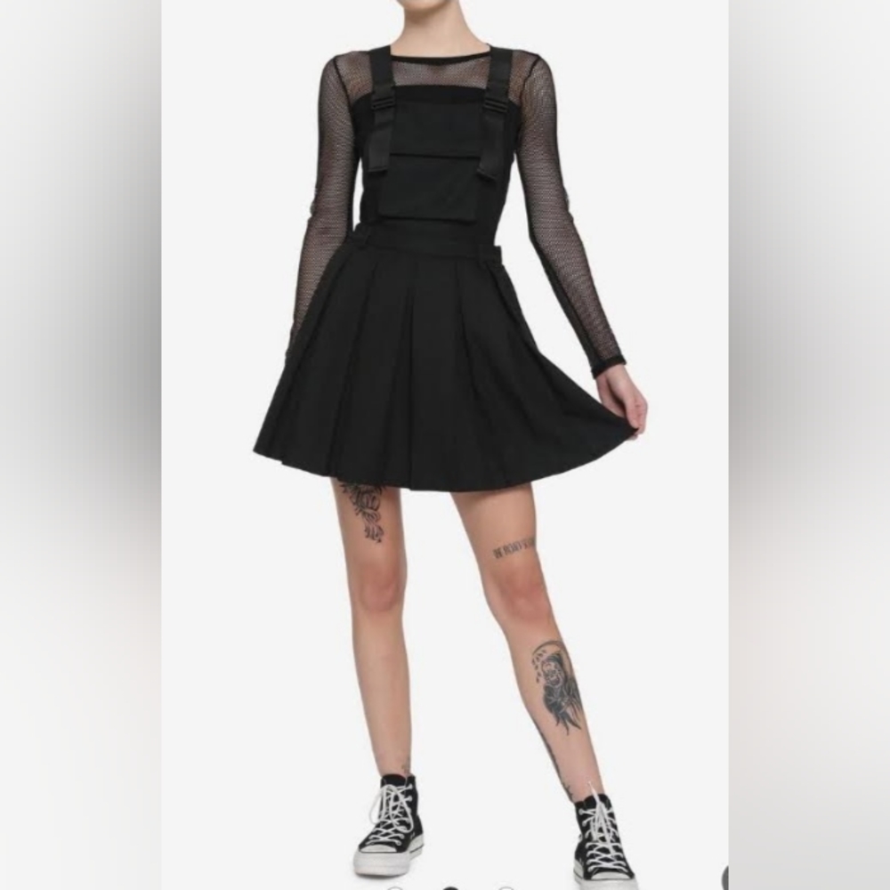Hot topic Black cargo pleated skirtall